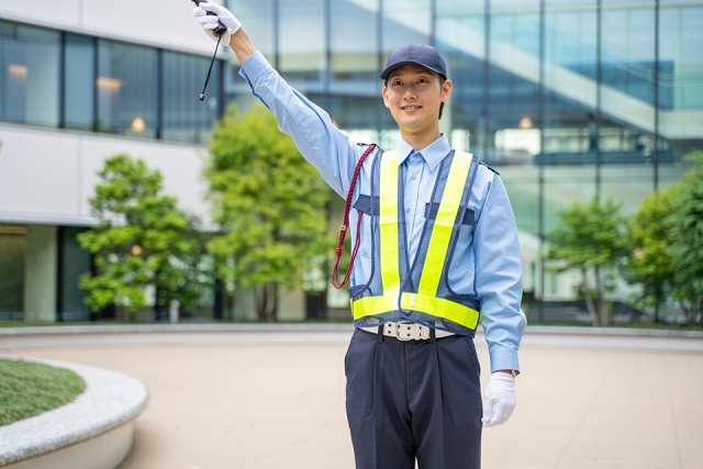 スーパーマーケットの常駐・駐車場警備員
