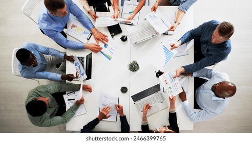 12,600点を超える俯瞰 男性 スーツのストックフォト、写真、そしてロイヤリティフリーの画像 - iStock