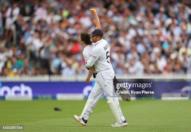 ゴッホにスープぶちまけた環境保護団体、今度はロンドン老舗百貨店にペンキ 字幕・20日