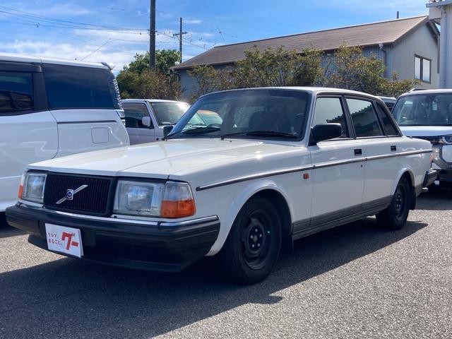 VOLVO ボルボ 240 セダン ワゴン ヘッドライトモール左 1312634 ボルボ２４０ ヘッドライトモール交換