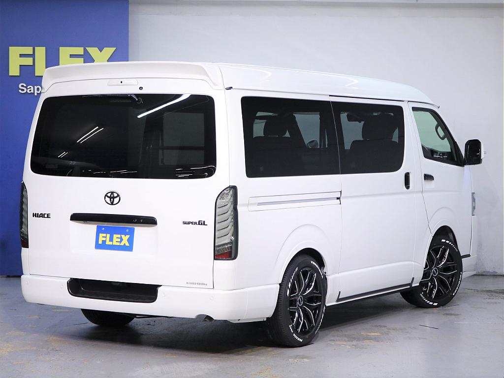 ワンボックス車がフルスモーク仕様に！白色で福岡を走る様子TikTok