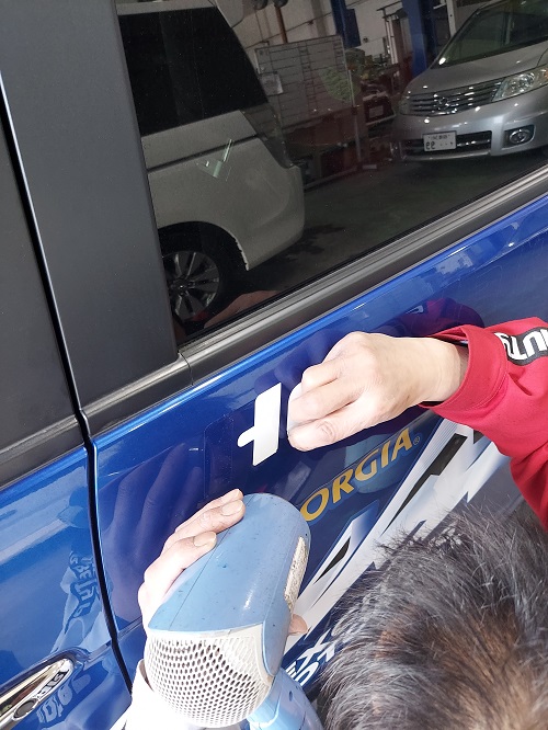 車検シールとは？剥がしたままにしてはいけない理由と対策オートバックス公式ブランドサイト