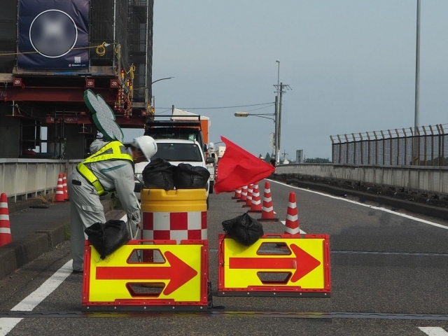 交通誘導に資格は必要？取得方法や警備員に依頼する際のメリットを紹介警備ドットコム