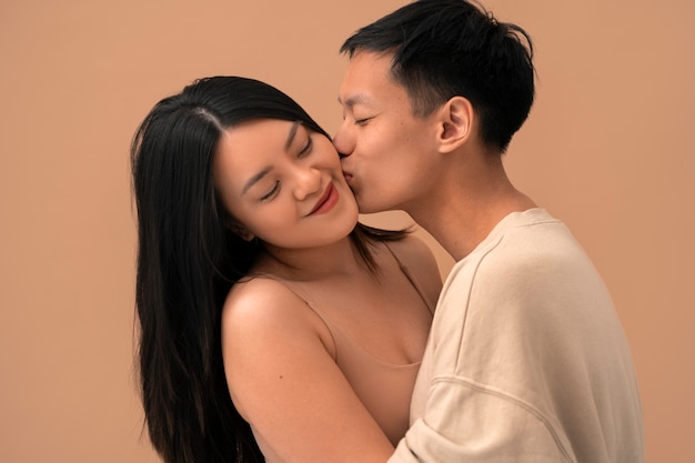 10,276 Asian Kissing Stock Photos,