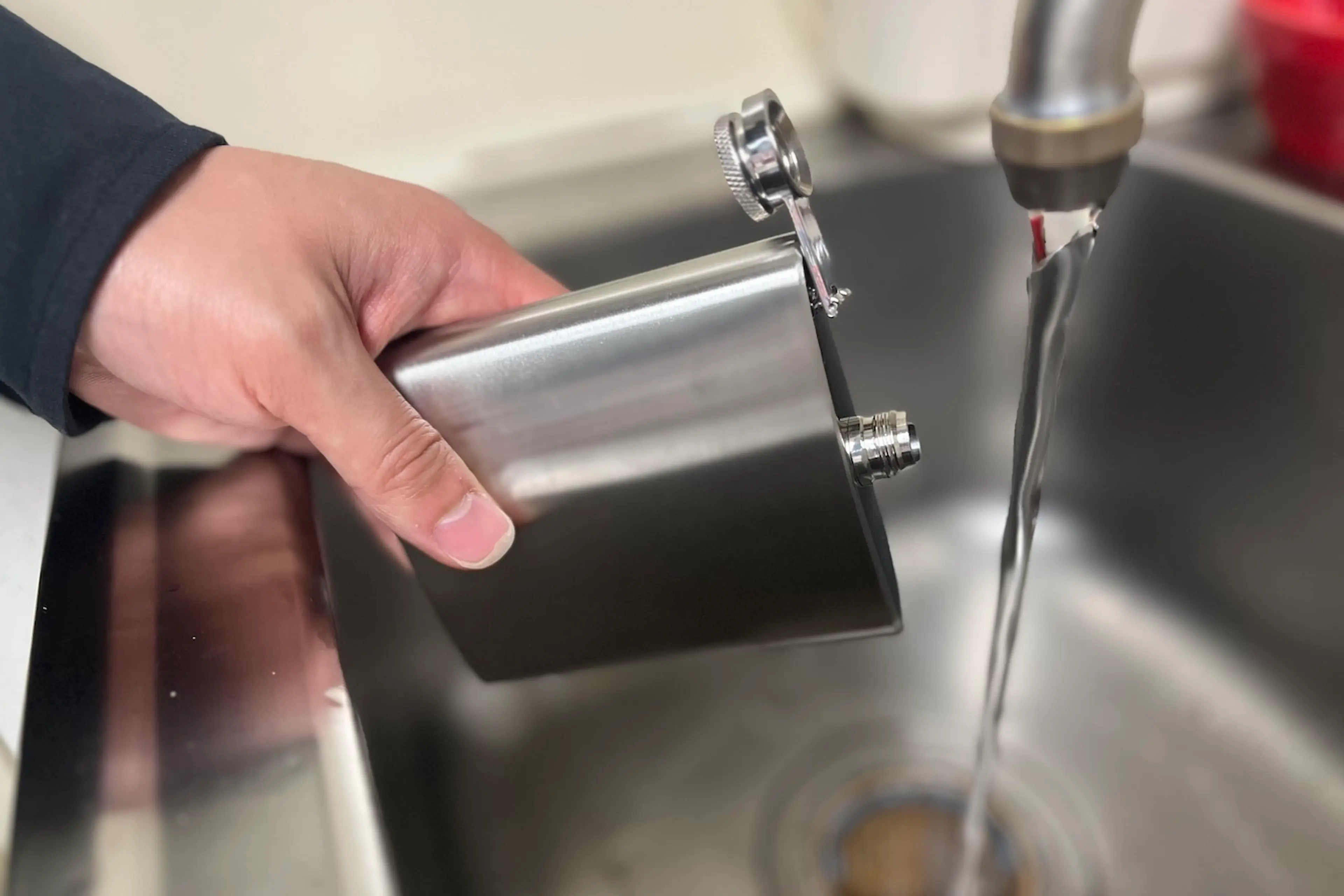 スキットル ウイスキー ステンレス 携帯容器 190ml ダイソー スキットルはどこに売ってる？100均・ドンキ・スリコ