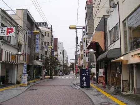 デルタ北部のレトロな結節点 『横川駅』 退店迫る高架下問題など