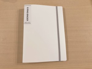 通帳管理とお金の振り分け 色々試した結果、この形に落ち着きました。 インスタ内でもよく見る可愛い通帳ケースでは 現金の管理が難しくドキュメントファイルでは、厚みが足りず。 ・入金が必要な口座の通帳と現金を一緒にしておきたい ・家置きのお金も管理したい