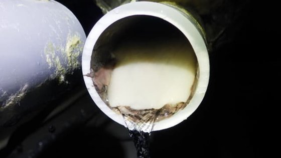 TOAURDA エアコン用ドレンホース エアコン 排水ホース チューブ 延長 ドレンホース 耐候性ドレンホース 配管 排水 ダクト エアコン用 室外エアコン室外機ドレンパイプ 排水管 ホースクランプ付き厚くなった日焼け止め2m- メルカリ