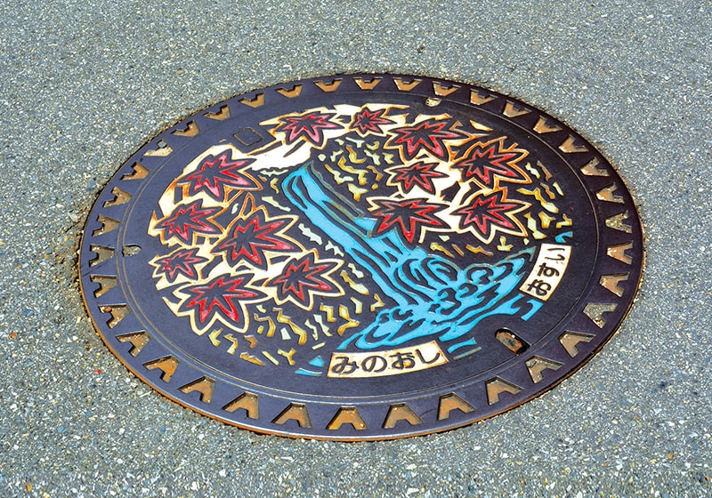 大阪城公園にあるミャクミャクのマンホールふたの場所 大阪・関西万博デザイン