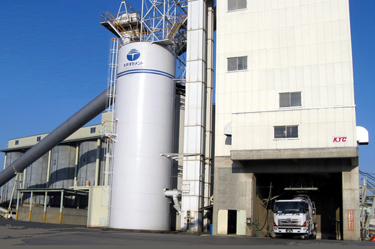 太平洋セメント 熊谷工場 - YouTube