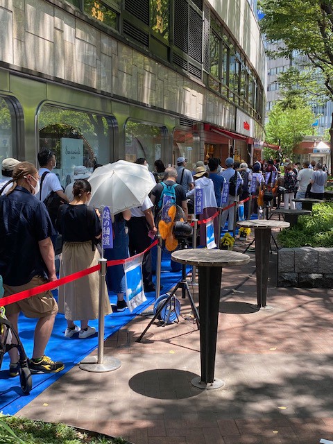 西銀座チャンスセンターで億万長者の夢を託す - 銀座ナイトコム