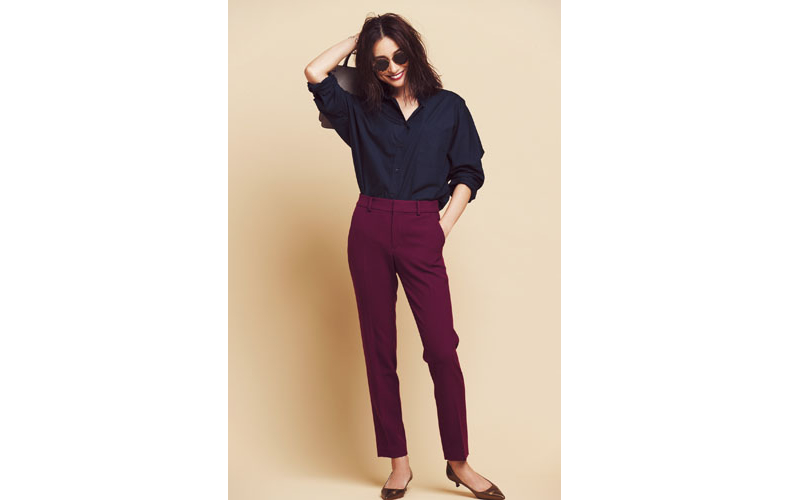 ネイビーシャツと黒パンツの素敵な組み合わせ15選！紺シャツと黒パンツのおすすめアイテム - ネイビーコーデ専門通販 NavyMuse