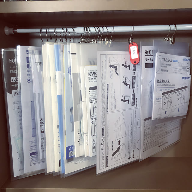 クリアファイル収納アイデア5選！オフィスから推し活まで使えるアイテムを紹介カウネット