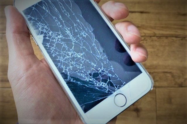 らくらくスマートフォンme F-01L画面液晶ひび割れ修理