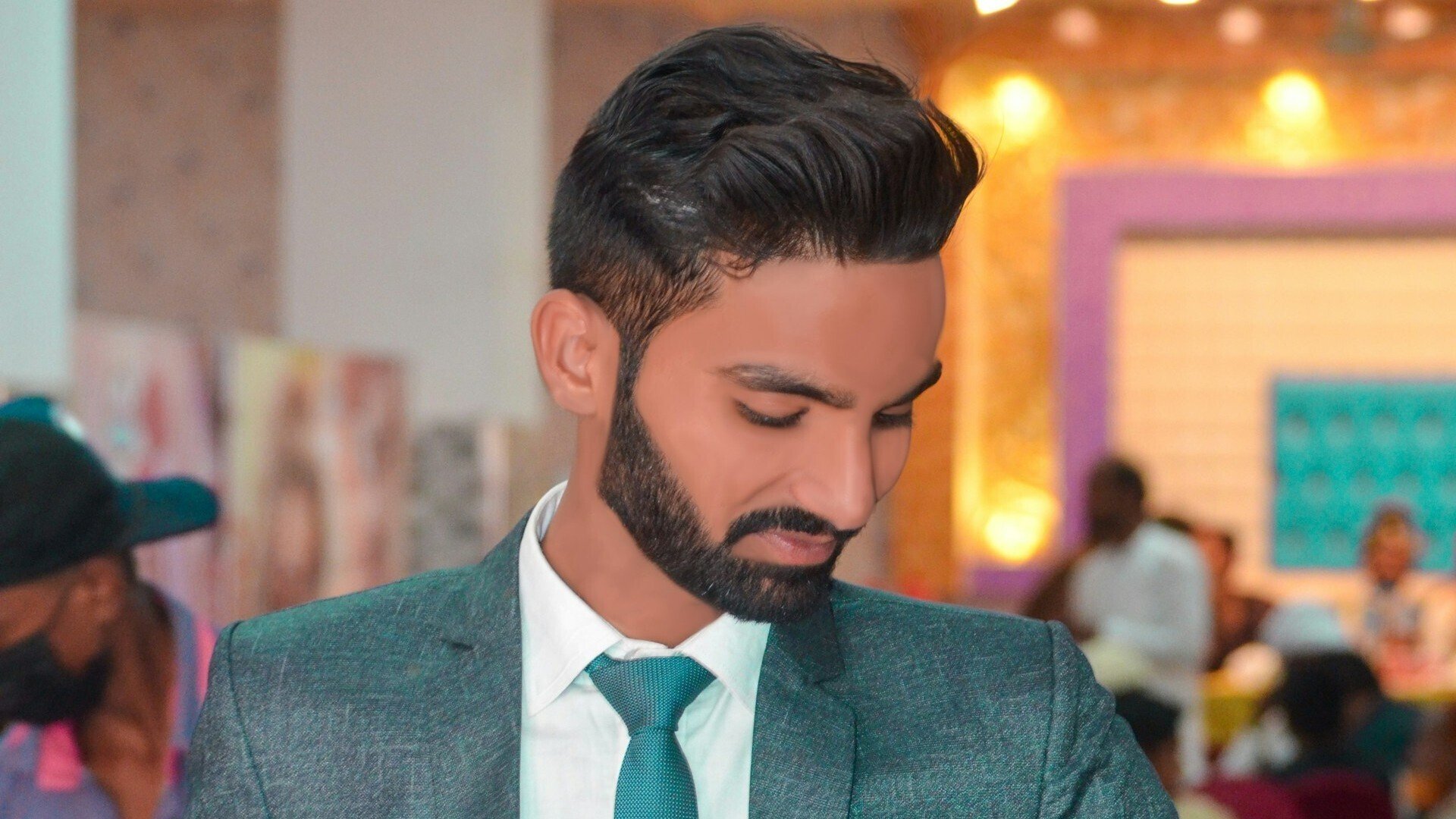 銀行員女性必見！オフィスカジュアル コーディネートガイド│銀行 オフィスの風景