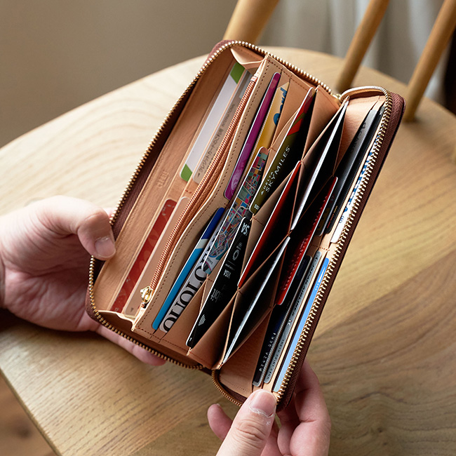 現金派、キャッシュレス派、それぞれの「お財布の中身」を見せてもらった東証マネ部