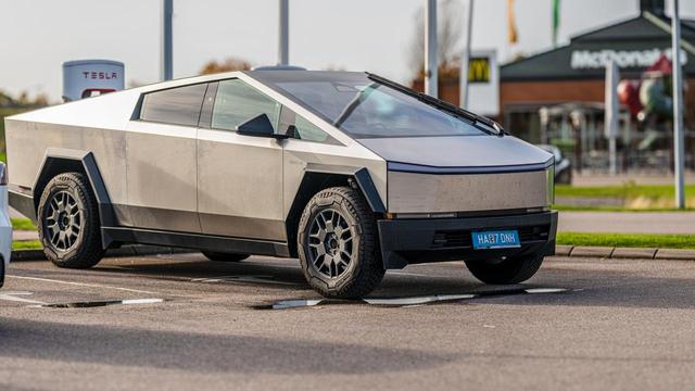 TESLA CYBER TRUCKのレビュー！圧倒的な未来感のスポーツトラック！！ GTB22Hot Wheels 情報まとめホットウィール にわかマニア