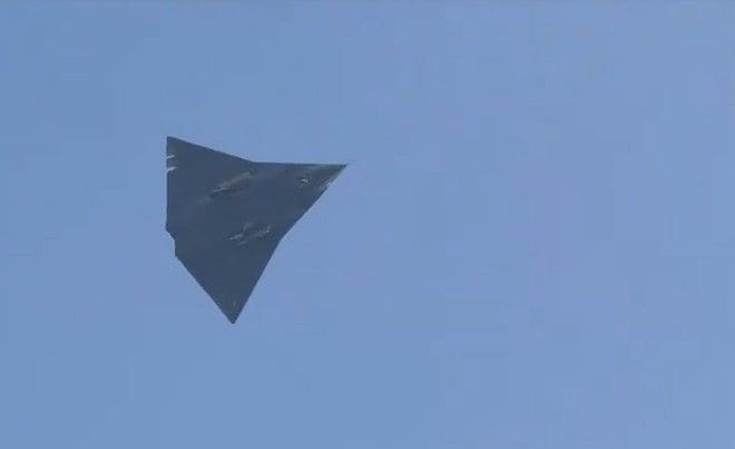 トップガン』新作のステルス機がリアル感満載なワケ “舞台”は実在 米海軍の協力スゴイ！乗りものニュース