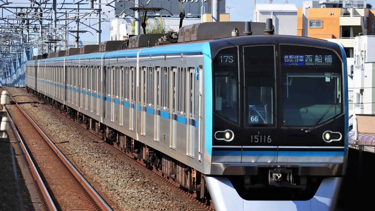 脱・痛勤 快適さ、金払っても - 日本経済新聞