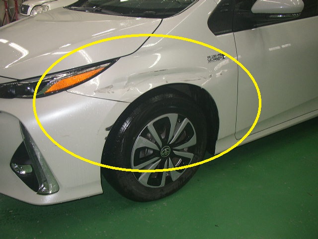 車を縁石に擦ってしまった！そんなときはどのように対応するべき？ - 鈑金専門店ドクターホップス