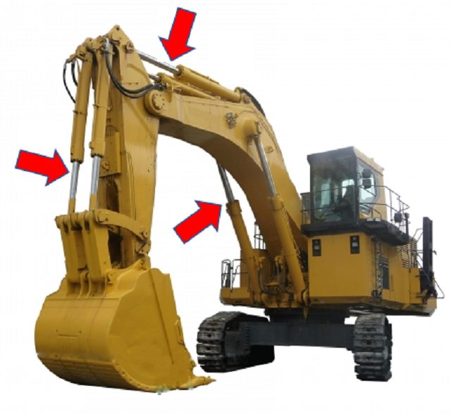 ビルの屋上に据え付けられ、強風で折れ曲がったクレーン＝19日午前、鹿児島市高麗町 撮影・内田完爾-台風14号 強風でクレーン折れ曲がる鹿児島市 - 写真・画像 1 3西日本新聞me