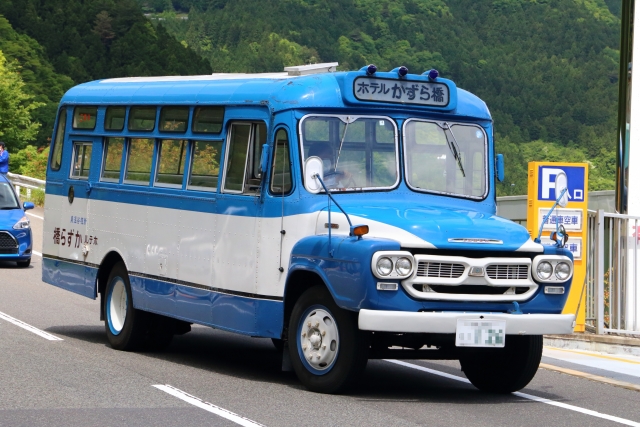 複雑怪奇な車の税 つぎはぎが生んだ巨額税収 - 日本経済新聞
