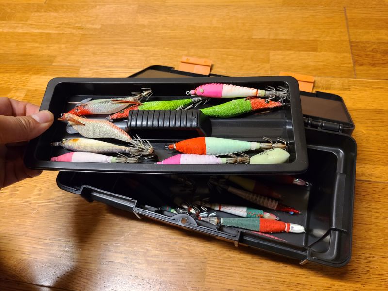 100均ダイソーのストックBOX200円 の収納例。フタ付き・透明で事務用品や裁縫箱にも良き〜くらしとふわっと100均ブログ