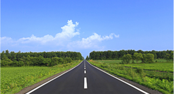 未知の距離に続く長い舗装された道の写真素材・画像素材 Image 36479201