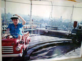 昔のデパートは5階ぐらいに簡易的な軽食喫茶とか屋上にゲームセンターがあって楽しかったな : 哲学ニュースnwk