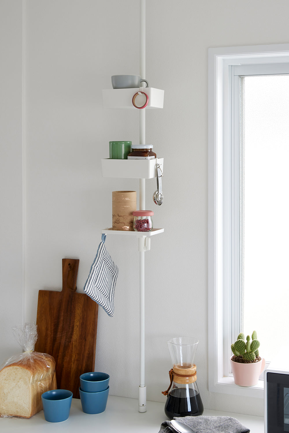 100均「突っ張り棒」の活用法・使い方。おしゃれな収納アイデアをブログでレポート