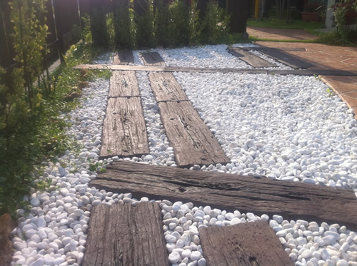 新商品のご案内 枕木風門柱Almo:アルモ ディーズガーデン – お知らせ– ガーデンスタジオ雅楽庭・新光園 –新潟の庭・ガーデニング＆外構・エクステリアデザイン工事