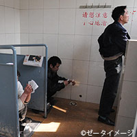 １Ｆ男女共用のトイレ１台が詰まっている 恐らくナプキンの詰まり？街の水道屋さん山川設備