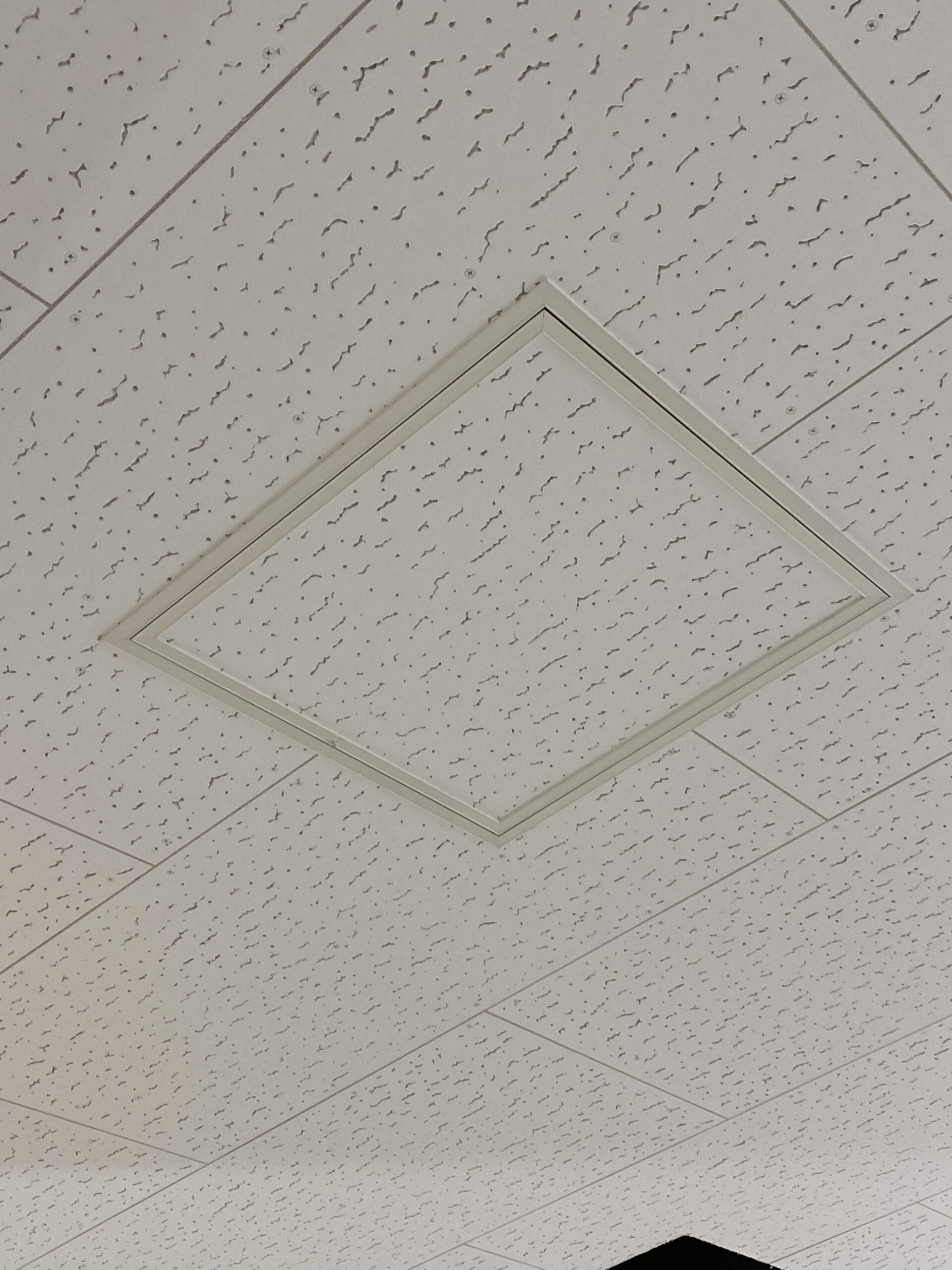 愛知県にて、電気配線工事、天井裏用の点検口取付工事を致しました。 – 電気工事例 株式会社さつき電気商会 電気工事.com