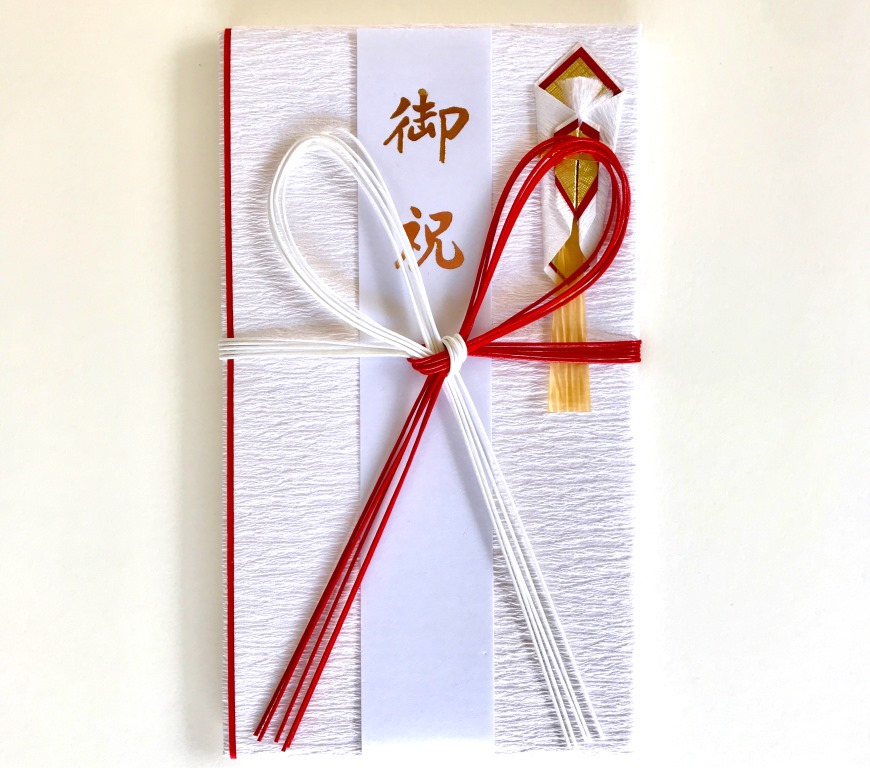 Q.水引の飾りが大きくて字が書けない場合は、どうする？水引館