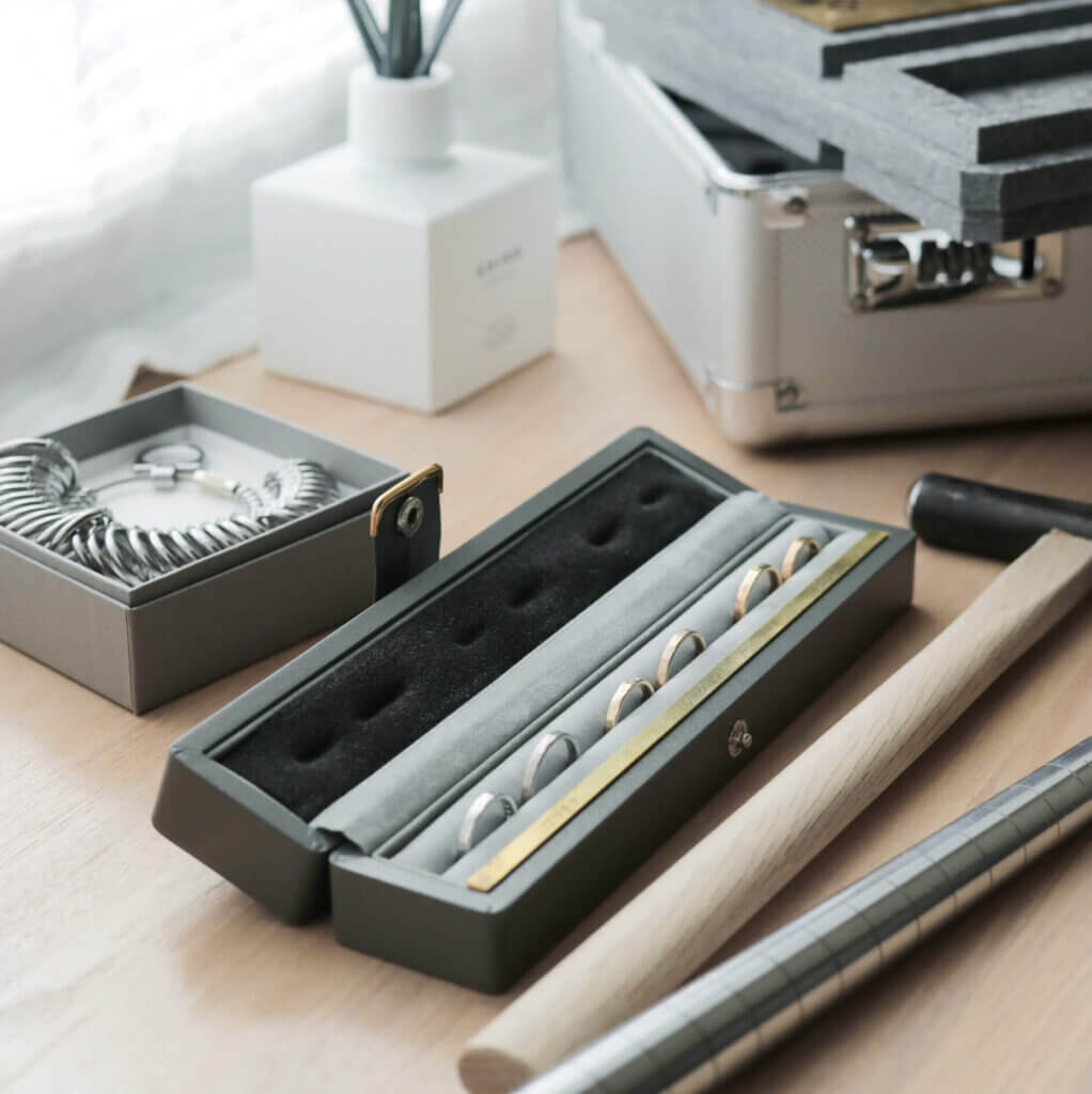 楽天市場 ビーズキット アクセサリーキット 手作りリングキット レッドカボション・リングキット 手作り アクセサリーキット ハンドメイド 手芸 母の日ギフト プレゼント 還暦 手作り 指輪 手作りキット プレゼント ビーズ キット 赤 アクセサリー カボションリング 赤