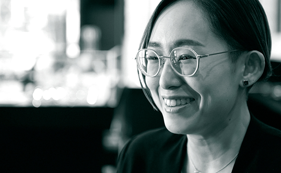 メガネが似合う人の特徴や違いって？選び方やおしゃれに見せる工夫を紹介LIBRARYJINS WEEKLY