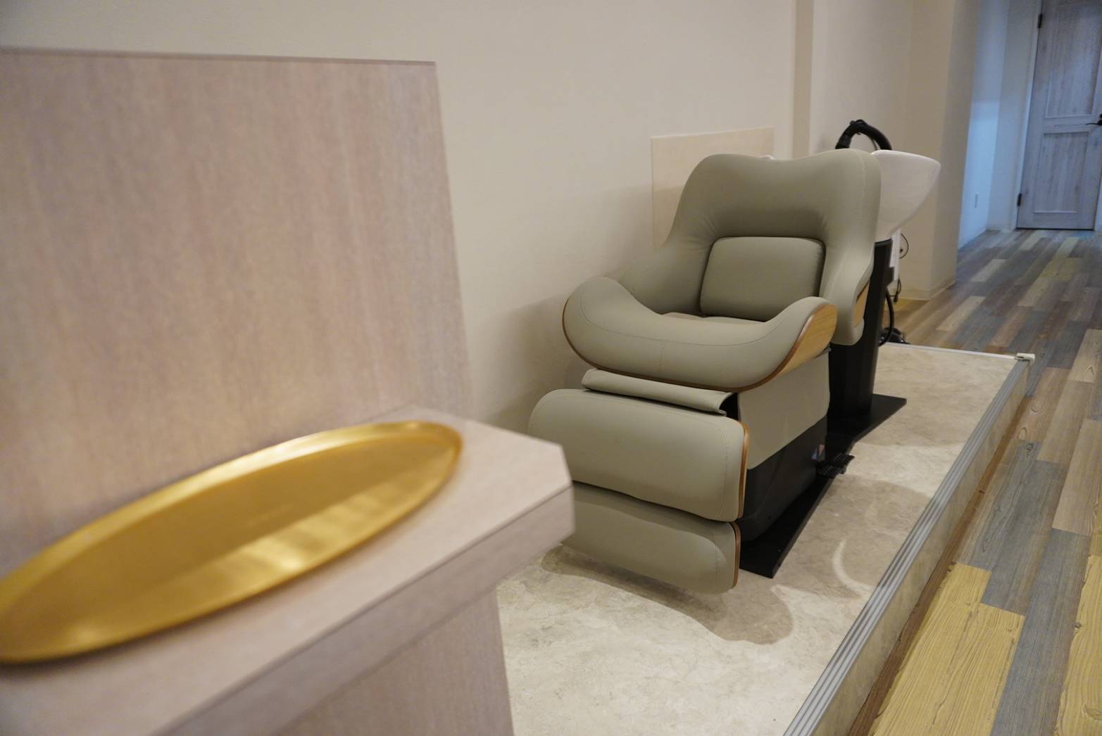 アクアパークにくらす3種類のイルカたち🐬✨本日はそれぞれのハイジャンプの様子をお届けします！小型のカマイルカ 写真1枚目 は、時に約6～7ｍにもおよぶジャンプを披露することも。デイパフォーマンス「MOVE＆MUSIC」でイルカたちの圧倒的な身体能力をご体感ください