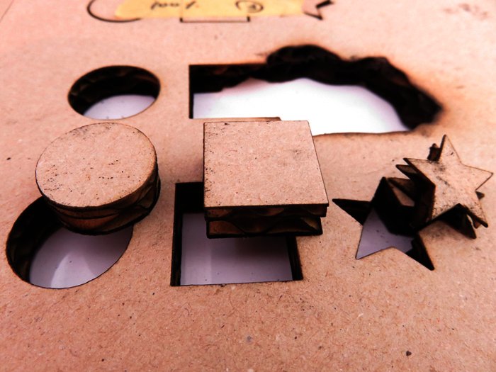 展開図作成からレーザーカッターでダンボールロボットのパーツ切り出しまで！IWAIMOTORS BLOG