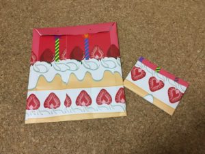 メルカリ発送にも 溜まる紙袋は梱包用封筒にリメイクして活用しよう！すとふり