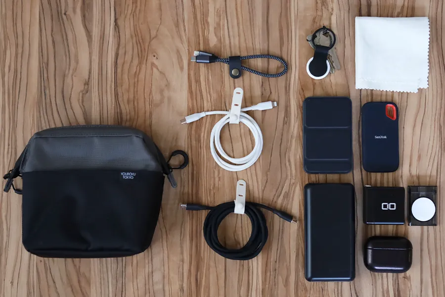 30代男性のミニマリスト意識なカバンの中身 モノクロに染まるガジェットブロガーのカバンmonochrome