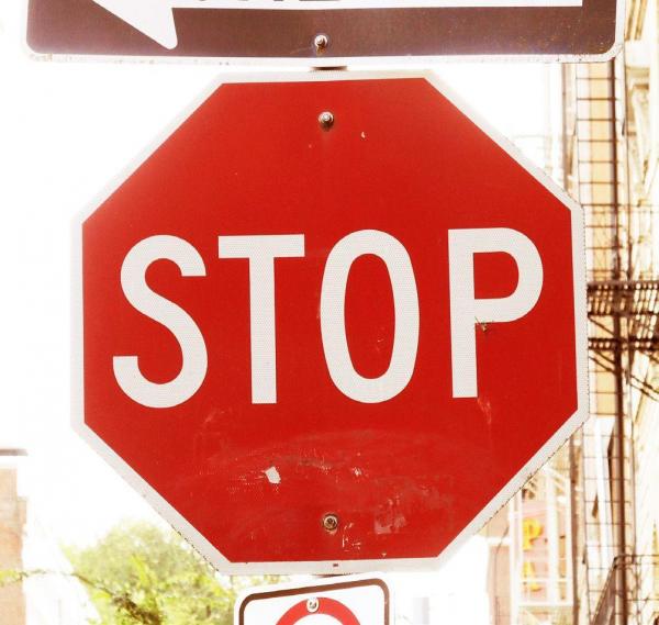 一時停止とは？正しい知識と違反したときの罰則について解説！東京海上ダイレクト 旧イーデザイン損保 の自動車保険 ネット申し込みで割引適用