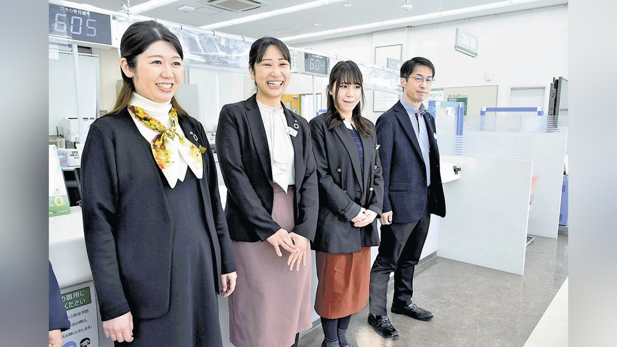 女性職員制服 １４年ぶり復活 四国銀行徳島ニュース徳島新聞デジタル