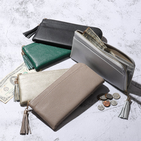 働く女性のバッグの中身まとめ 会社の中での働き方も十人十色。通勤スタイルもプライベートも、バッグの中身を通して見えてくる！＠BAILA