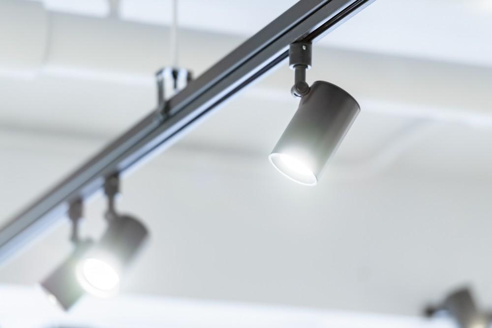 リノベーションでダクトレール照明を設置するメリットとは？注意すべき5つのポイントM+ エムプラス