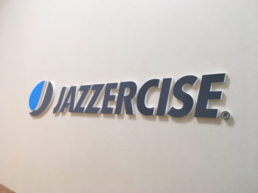 屋号 会社名 会社ロゴ 看板 オーダーカッティングステッカーの通販 by TaRa's shopラクマ