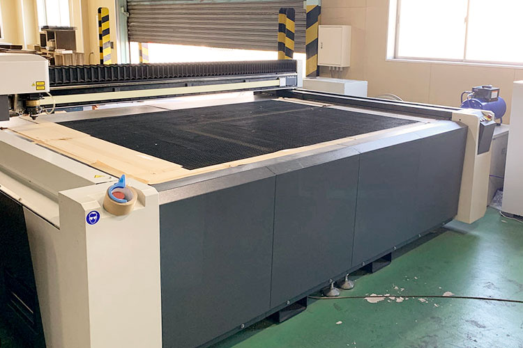 レーザーカッターを導入しました