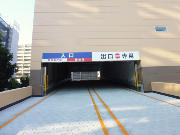 パネル取り付け例 駐車場誘導① 看板のことなら大阪のフタバ企画