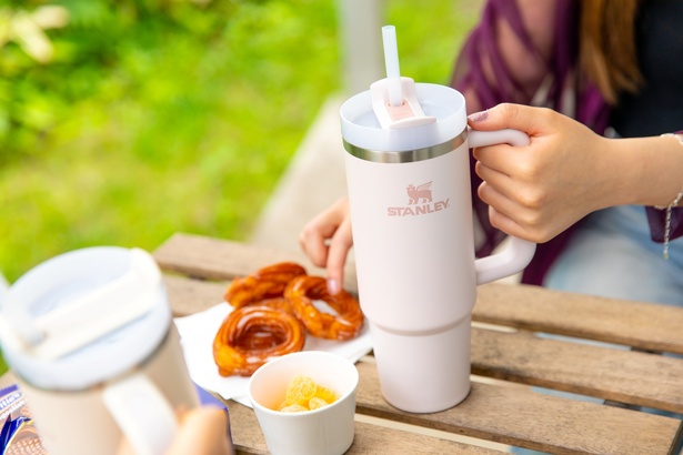 アメリカを中心に人気爆発！ スタンレーの「クエンチャー」はいかにして新たなステータス・シンボルになったのかBusiness InsiderJapan