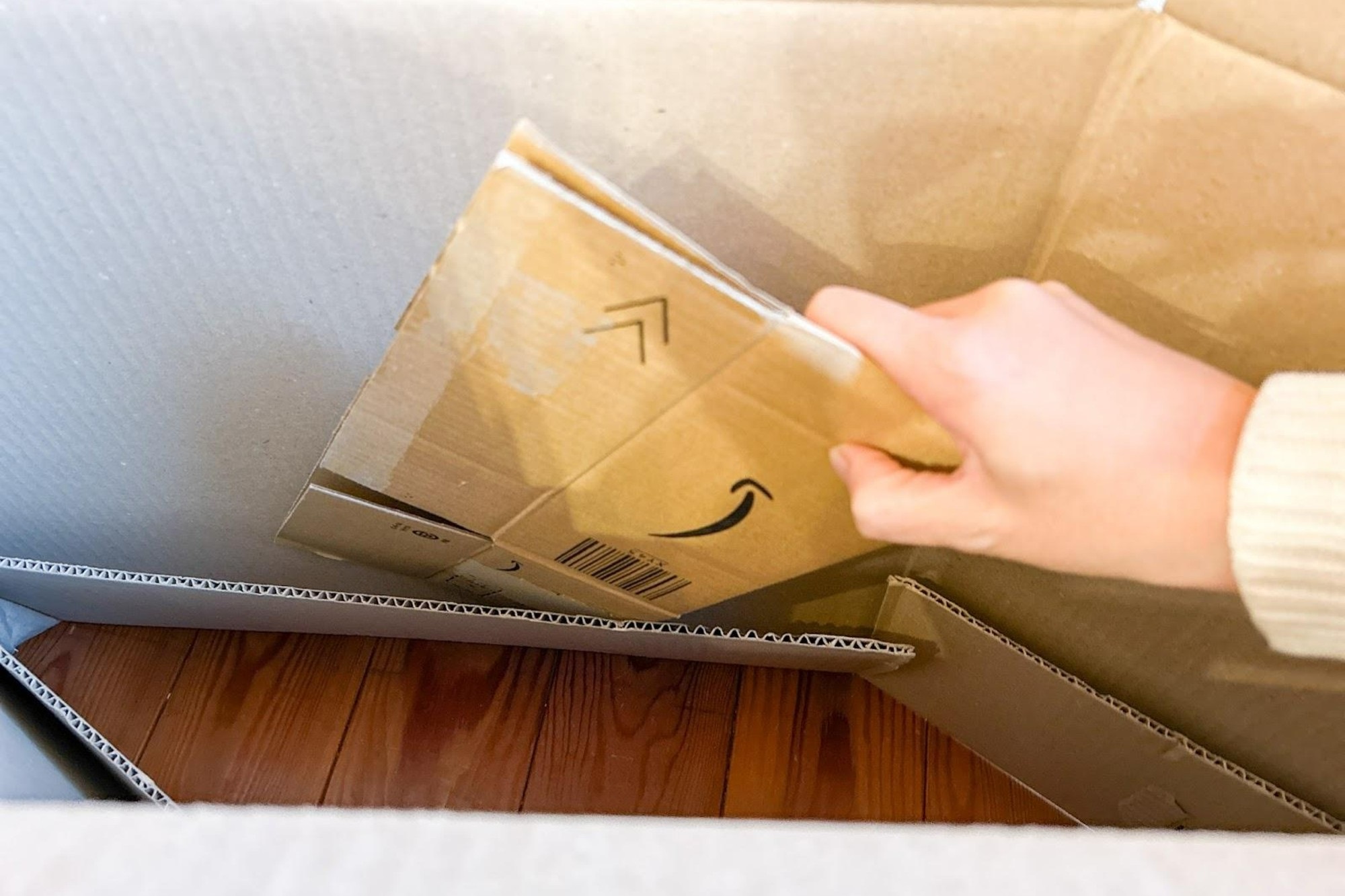 ダンボールストッカー コンパクト スリム キャスターなし 隙間 収納 段ボールストッカー スリム 小さい 収納 保存 整理 小型 シンプルwakiyaku 段ボール ストッカー ダンボール ゴミ 玄関 ホワイト アパート マンション 資源ごみ 保管 だんぼーる 宅配便送料無料トナリの雑貨店