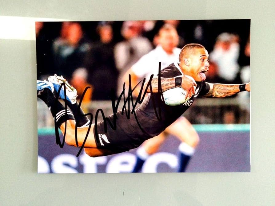 中・ヤ＞始球式を終え笑顔のアーロン・スミス 撮影・椎名 航- スポニチ Sponichi Annex 野球